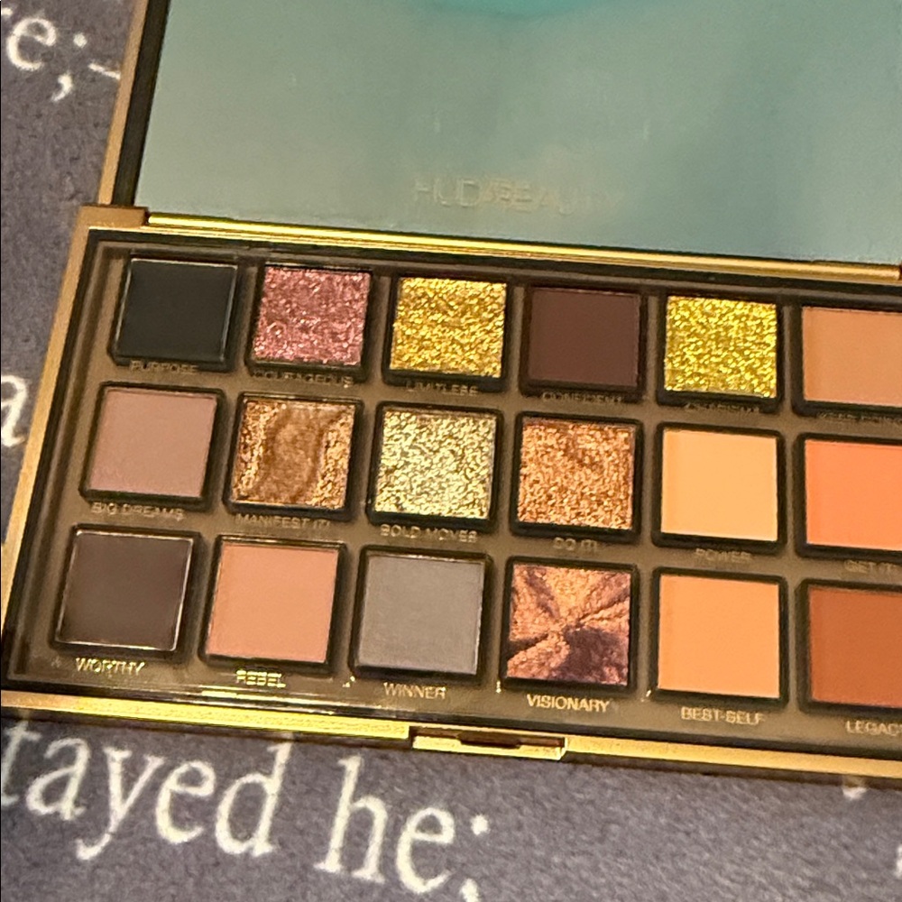 HUDA BEAUTY EM(POWER)ED Palette - Gold and Black